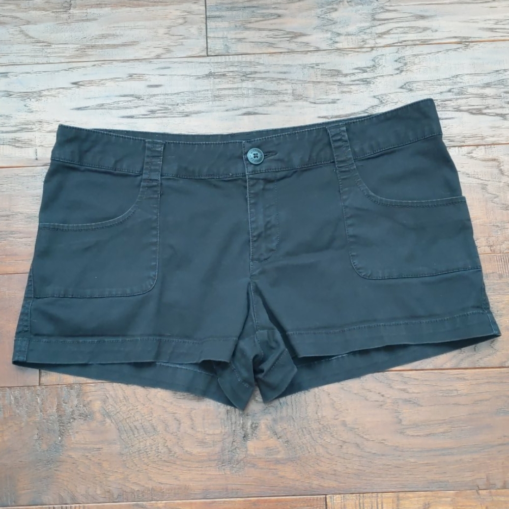 Mossimo black shorts